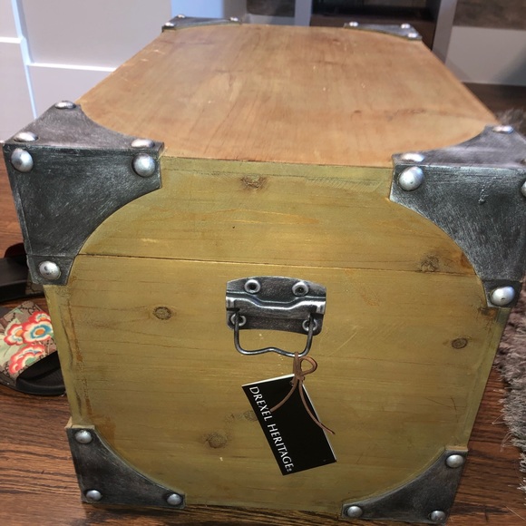 Decorative Wood Storage Chest!! - Picture 2 of 8